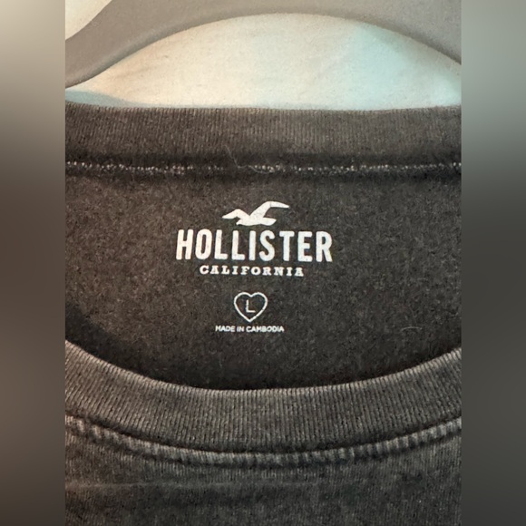 Hollister tee with butterflies. Very comfortable and light wear material. - Picture 3 of 3